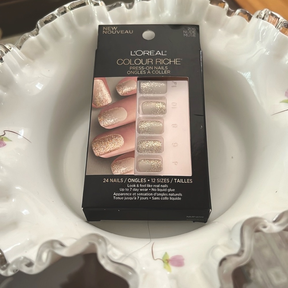 Loreal Colour Riche Press-On Nails - Nude Muse Desgns - NIB - Picture 5 of 5